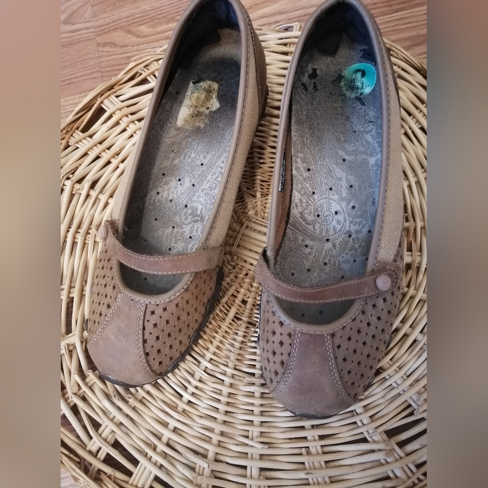 Skechers brown leather maryjane ballet flat sneakers size 8
